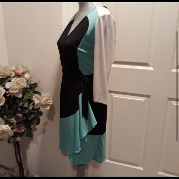 Colorblock Wrap Dress - Picture 2 of 6